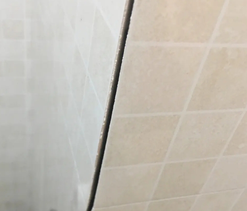 沙河瓷砖空鼓维修公司分享阳台瓷砖脱落的修复过程可以分为以下几个步骤